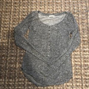 Abercrombie Sz Medium NWOT Sparkle Henley in Gray